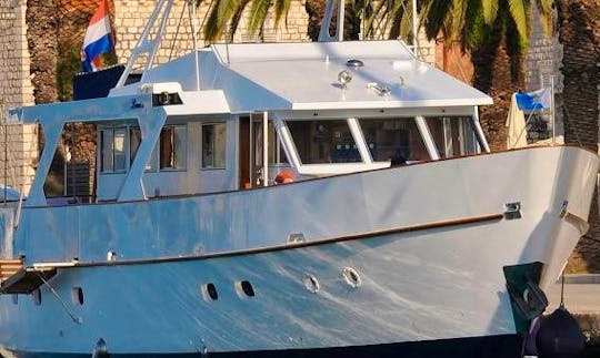 MARY ''Louise'' Motor Yacht Rental in Vrsar, Croatia