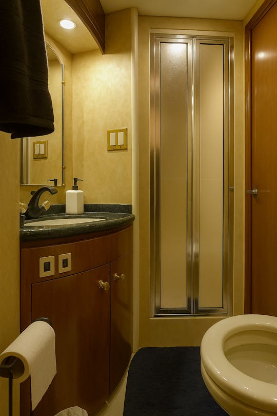Iate luxuoso de 60 pés e 2 andares
