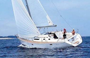 Hire Sun Odyssey 42.2 Sailing Yacht In Setúbal