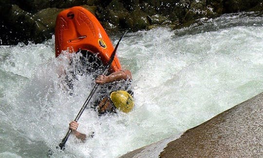 Excursiones guiadas en kayak y rafting en el río Cangrejal