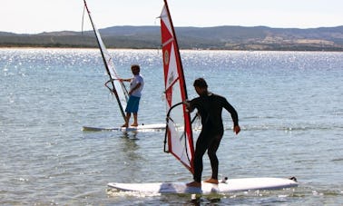 Aula de windsurf em Palau, Itália