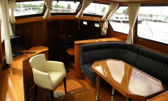 Rent 43' Motor Yacht In Heukelum