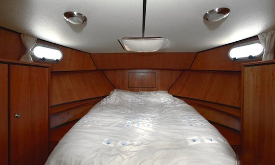 Rent Grand Sturdy 29.9 Motor Yacht In Heukelum