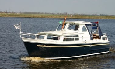 Rent 27' Motorboat In Heukelum