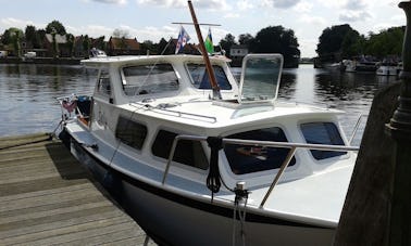 27' Pedro Cruiser Motor Boat Rental In Heukelum