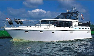 Excellent and Luxurious 8 Person Vri-Jon Motor Yacht Charter in Langelille, Friesland