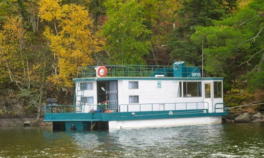 Two Cabin Houseboat for 8 People Available in Nestor Falls, Canada