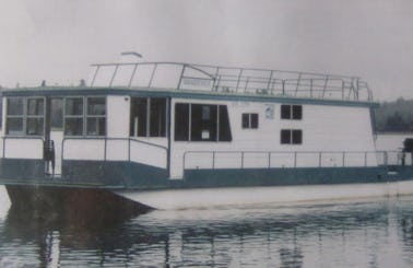 44' Houseboat for 6 Person Ready To Book in Sioux Narrows, Canada