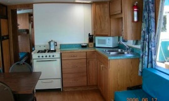 44' Houseboat for 6 Person Ready To Book in Sioux Narrows, Canada