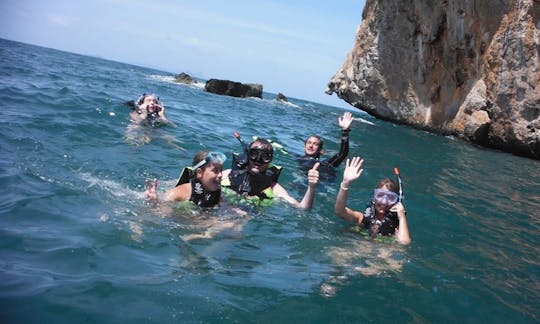 Excursion privée en hors-bord au coucher du soleil à Koh Phi Phi et Railay, Krabi