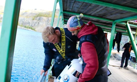 Découvrez la plongée sous-marine avec l'instructeur de plongée professionnel Andrew à Perm, en Russie