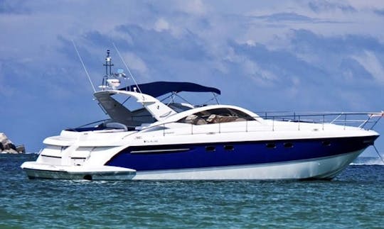 Hip Horizons (Fairline 52)