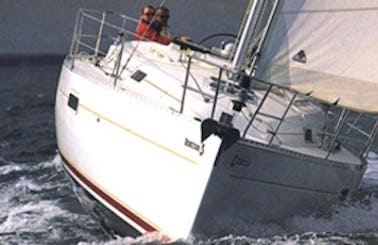 Oceanis 361 Cruising Monohull Charters in La Chucha, Spain