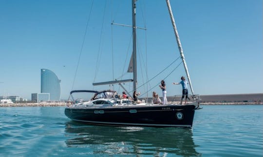 Voilier de luxe Jeanneau Sun Odyssey 54 DS avec coque bleue et pont bleu à Barcelone, Catalogne