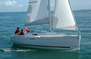 23' Beneteau First Cruising Monohull Rental In Toscolano-Maderno, Italy