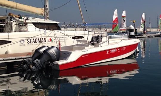 Barco a motor Sapphire 29" em Omã