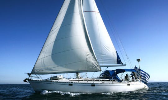 Location d'un monocoque à voile « Elyita » en Grèce