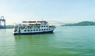 Guided Bilingual Panama Canal Boat Tours with Catering