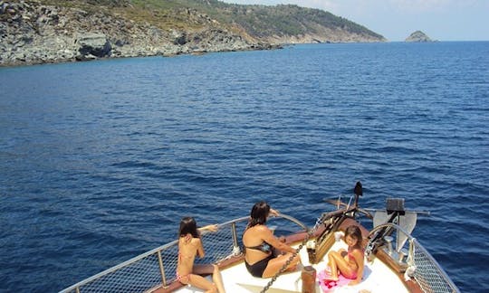 Passeios de barco de passageiros em Thasos, Grécia