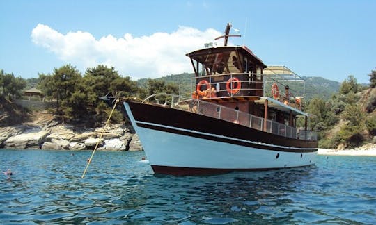 Passeios de barco de passageiros em Thasos, Grécia