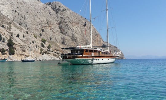 87' Sailing yacht around Sardinia