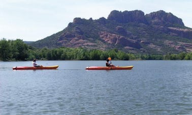 Explore Roquebrune-sur-Argens, França, em um único caiaque