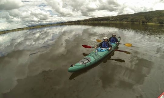 Excursions en kayak dans la lagune de Piuray