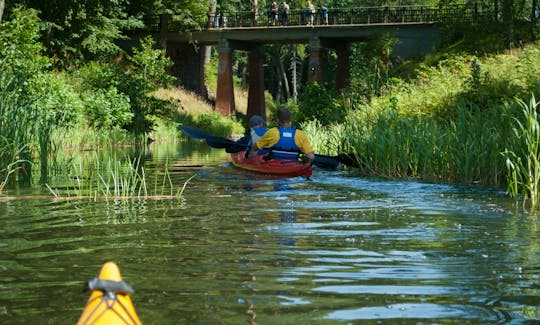 Exploring narrow canals around Uzutrakis manor.