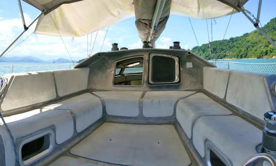 Charter Plankton, a Thierry Stump 42´, in Ilhabela