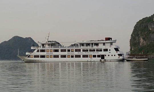 Croisière Royal Wing dans la baie d'Halong