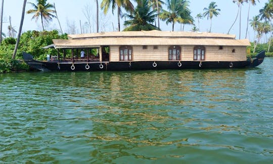 Three Bedroom Houseboat in Kumarakom