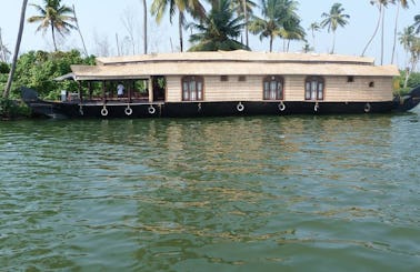 Three Bedroom Houseboat in Kumarakom