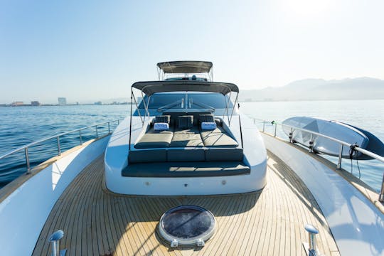 Banheira de hidromassagem Azimut de 85 pés A melhor experiência de iate de luxo em Puerto Vallarta