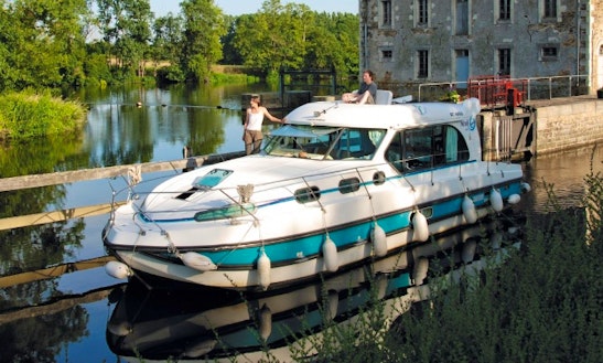 Private River Cruise With Nicols 1170 Motor Yacht In Port-sur-saône, France