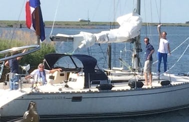Charter Jeanneau 41 ''Pinta'' Sailing Yacht in Lelystad