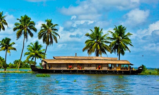 Sleep on the Water While on a Houseboat Charter in Alappuzha