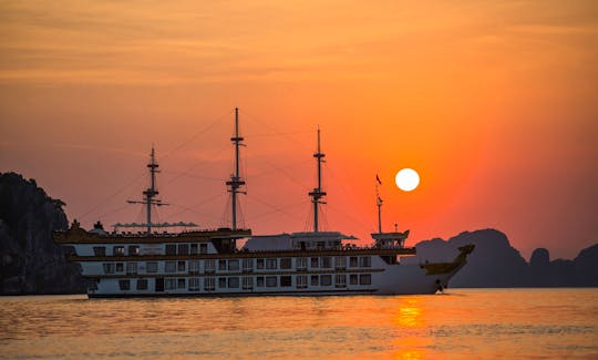 Dragon Legaend Cruise in Hanoi
