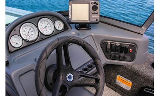 All the latest electronics, live well and features Lowrance 7HDI GPS fish finder.