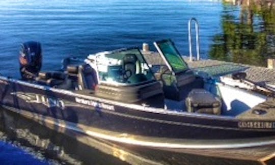 Beautiful luxury fishing boat with all the bells and whistles to explore 65+ miles of Voyageurs National Park chain of lakes.