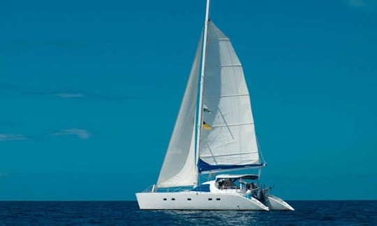 Saling catamaran Yemaya