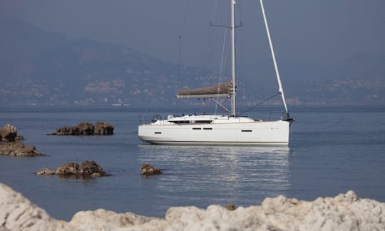 Charter the Sun Odyssey 419 Crusing Monohull From Palamós, Spain