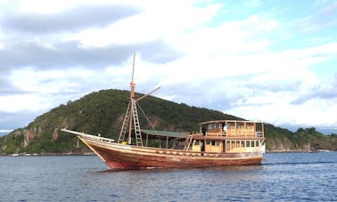 Diving Liveaboard in Komodo