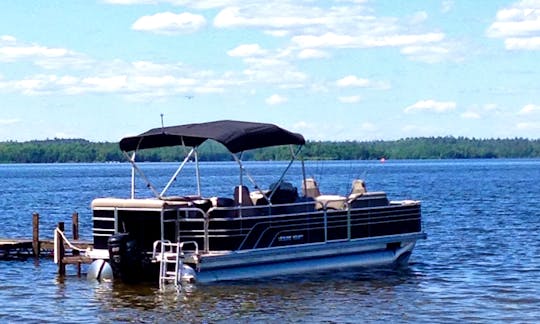 This deluxe 22' fishing pontoon awaits your vacation get away to explore the Voyageurs National Park chain of lakes. We are centrally located on Lake