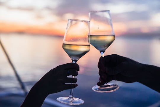 Croisière privée en yacht au coucher du soleil pour un maximum de 4 personnes