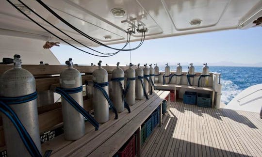 A very spacious dive deck for groups of up to 24 divers
