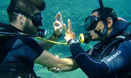 Descubre el buceo en Milos