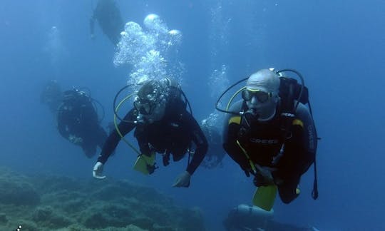 Descubre el buceo en Milos