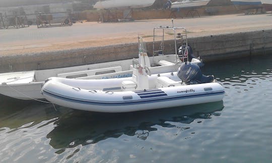 Alugue um barco a motor Jolly de 16 pés em Isola di Capo Rizzuto