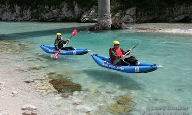 Passeio guiado de caiaque no rio Soca em Bovec