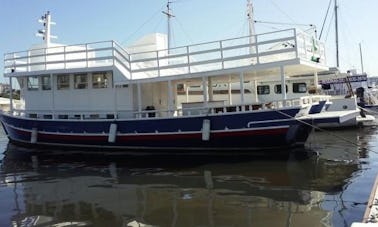 Houseboat rental in Niterói